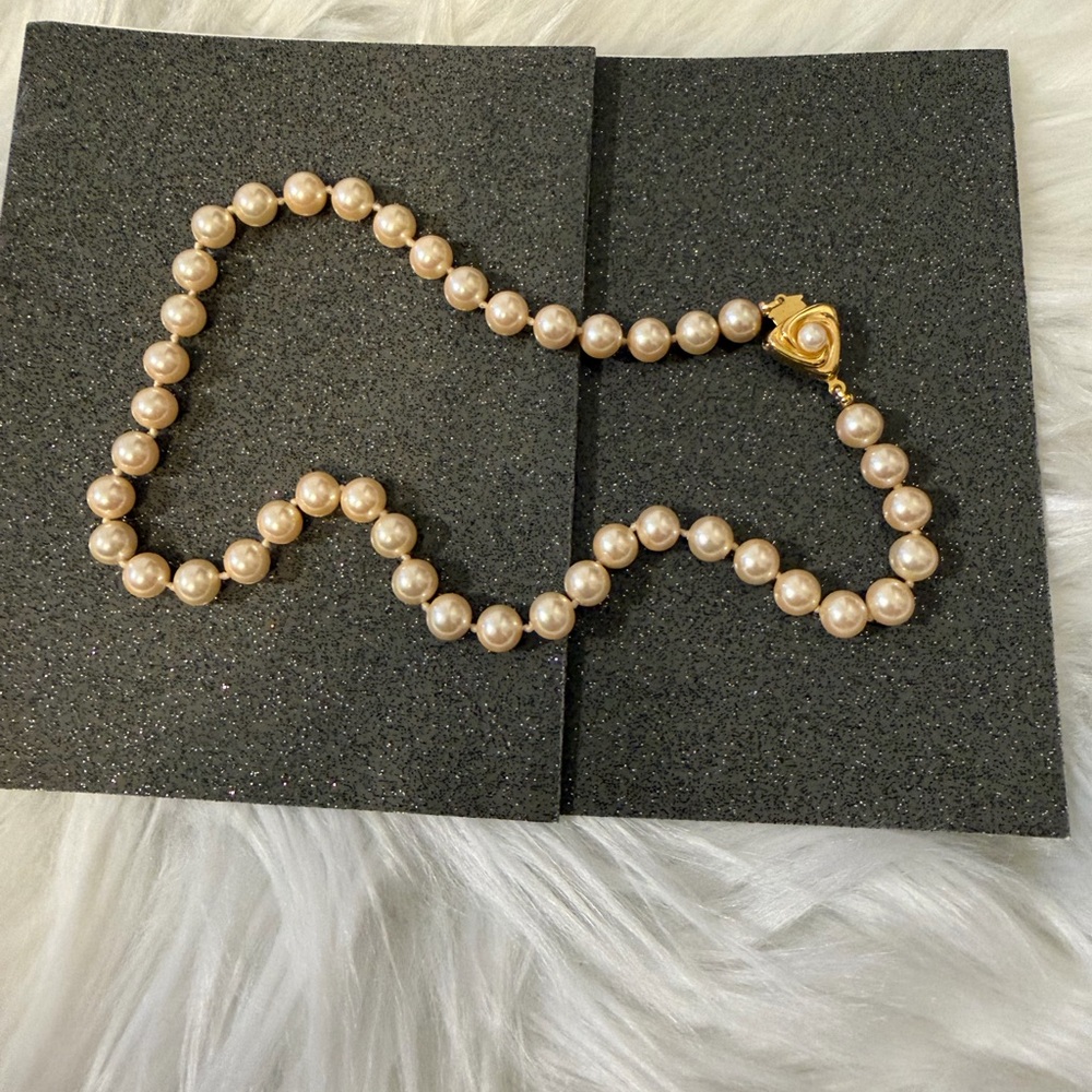 Liz Claiborne Cream Pearl Necklace with Gold Clasp
